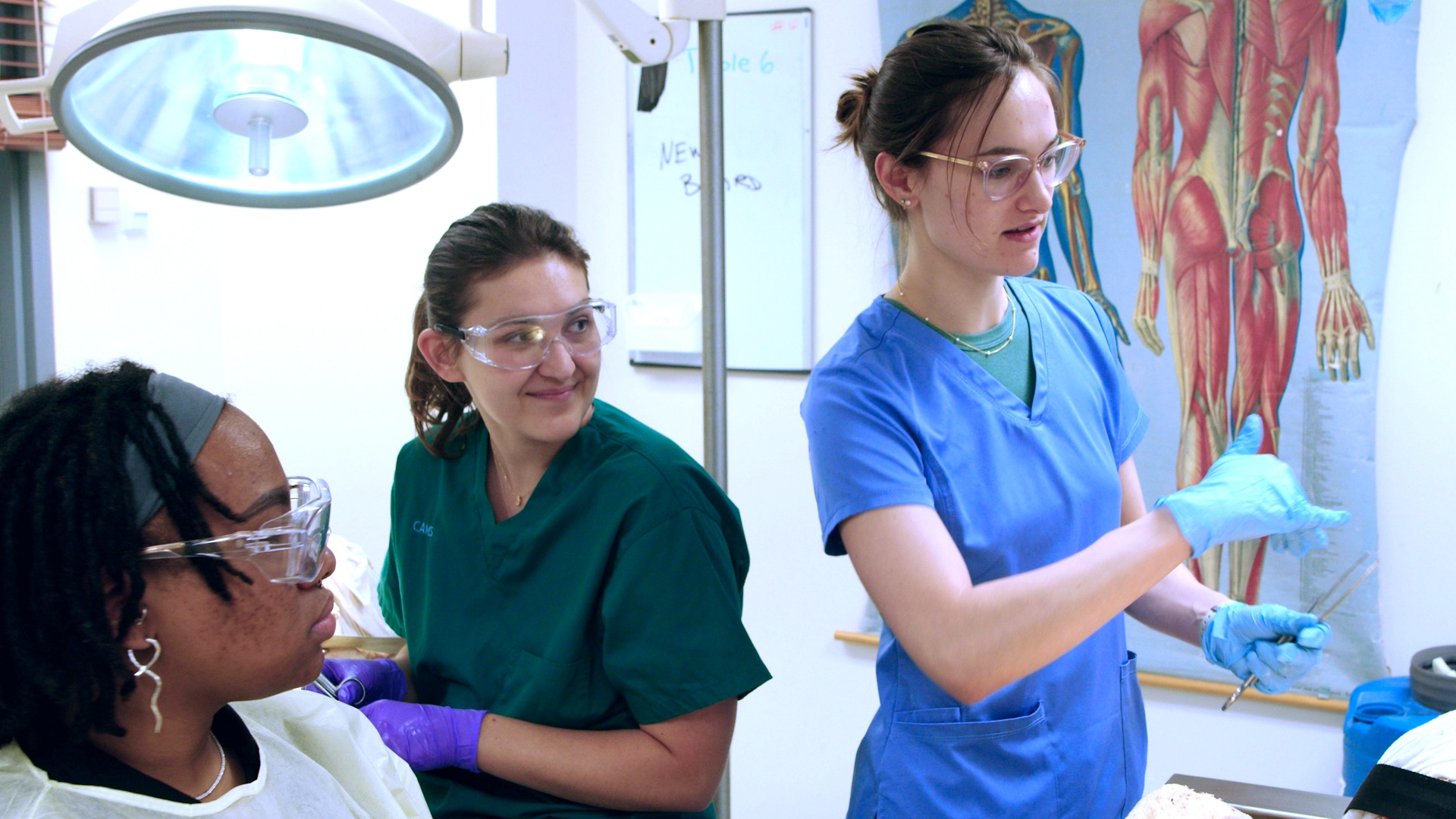 Peer Learners Jane O’Donnell and Isabel Kreher instruct local community college students during their visit to CAMS.
