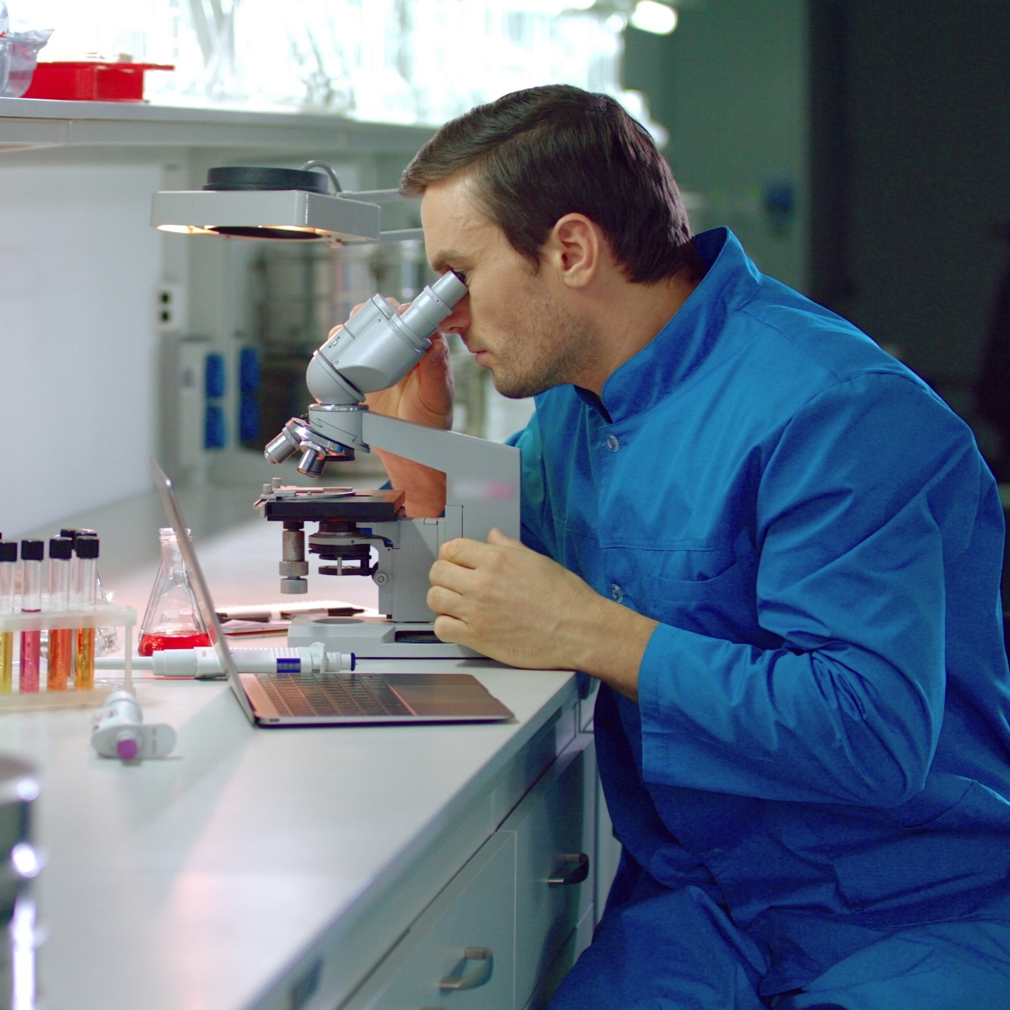 chemistry-scientist-looking-microscope