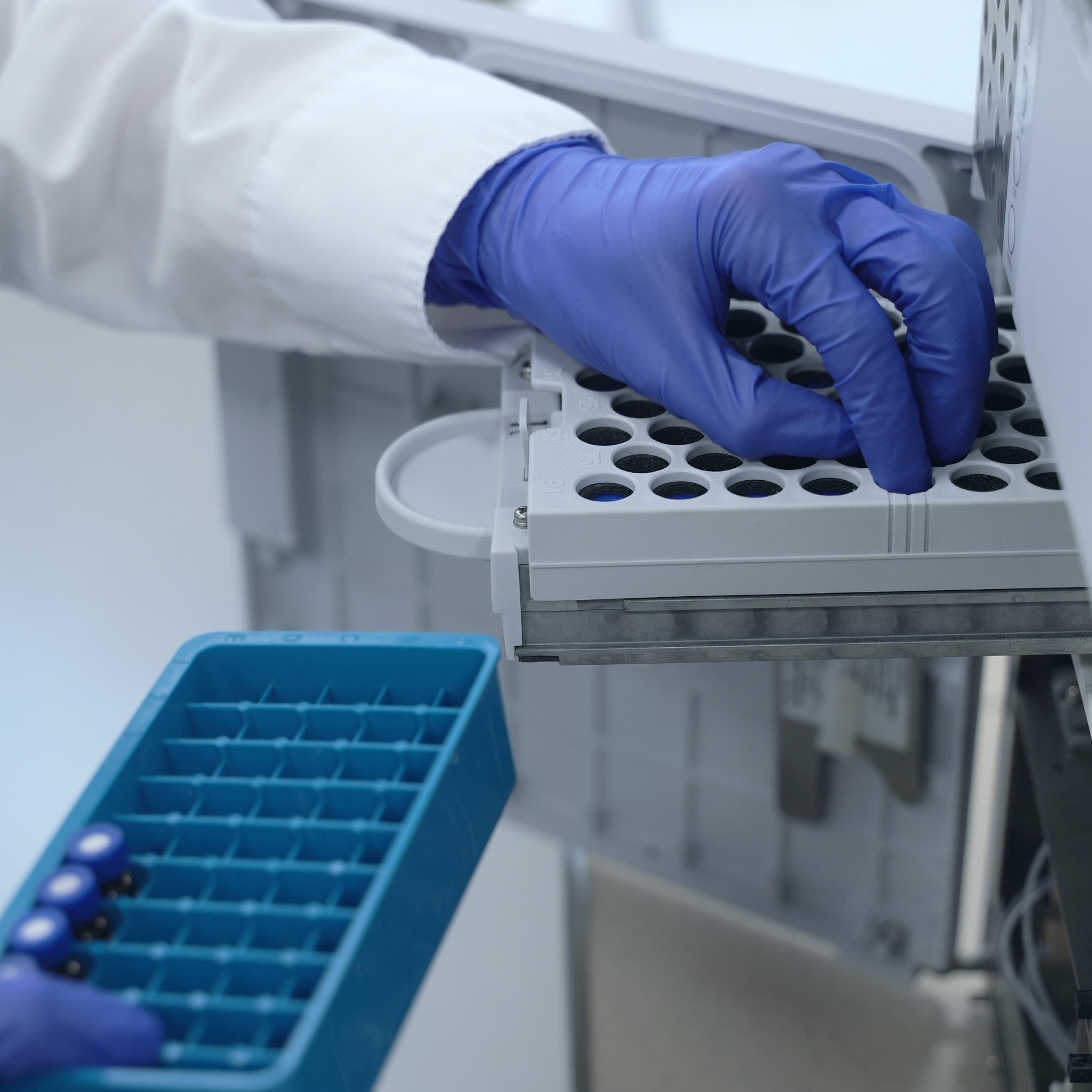 scientist-hand-putting-test-tubes-ampoules-bottles-in-pcr-machine