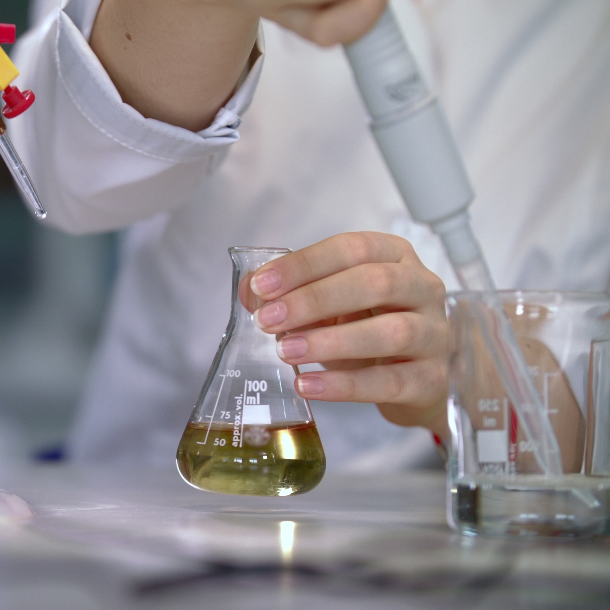 scientist-working-with-chemical-reaction-in-chemistry-lab