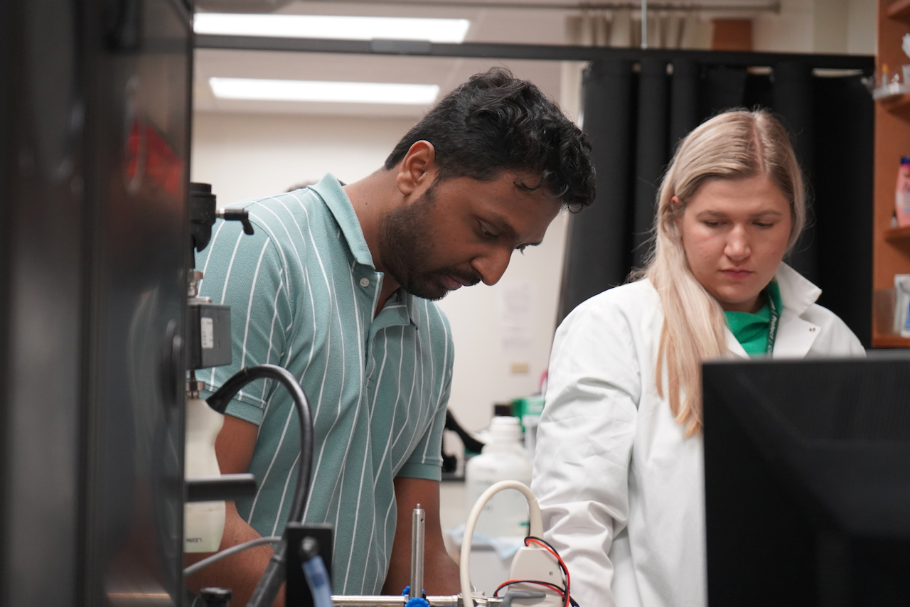 Photograph of a man and a woman in a lab working together.