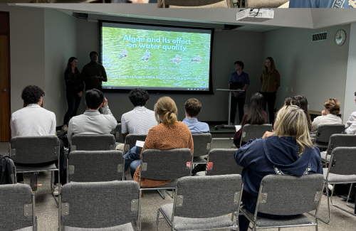Cellular Biology students presenting to LUMCON