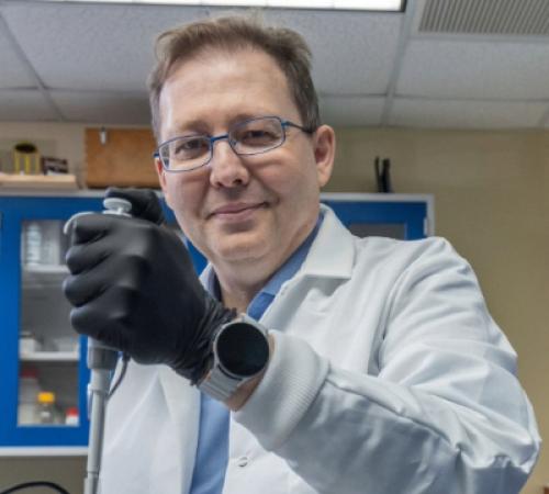 Damir Khismatullin in lab