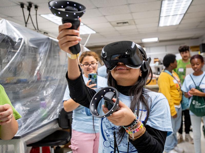 A young student participant in a GiST BME workshop experiences the human body in Virtual Reality.